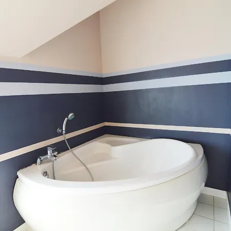 With Pool, Cleaning Included Sourbrodt